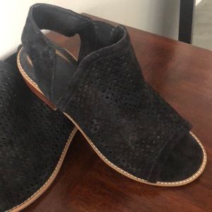 Sofft brand bootie shoe like new ! Black size 7